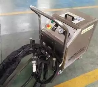 Dry ice cleaning machine