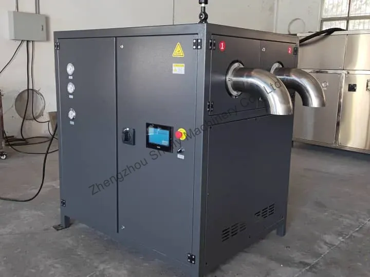 Dry ice pelletizer for cold chain