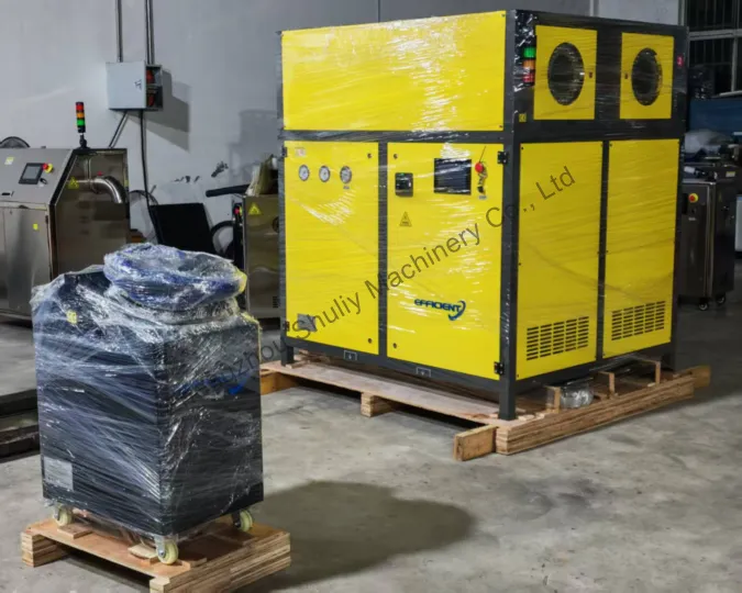 Dry ice machine for pellet making and cleaning