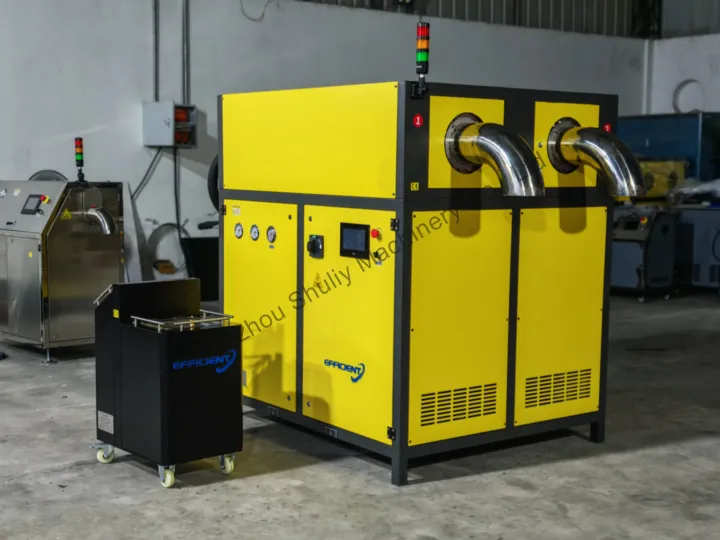 Dry ice pelletizer and blasting machine